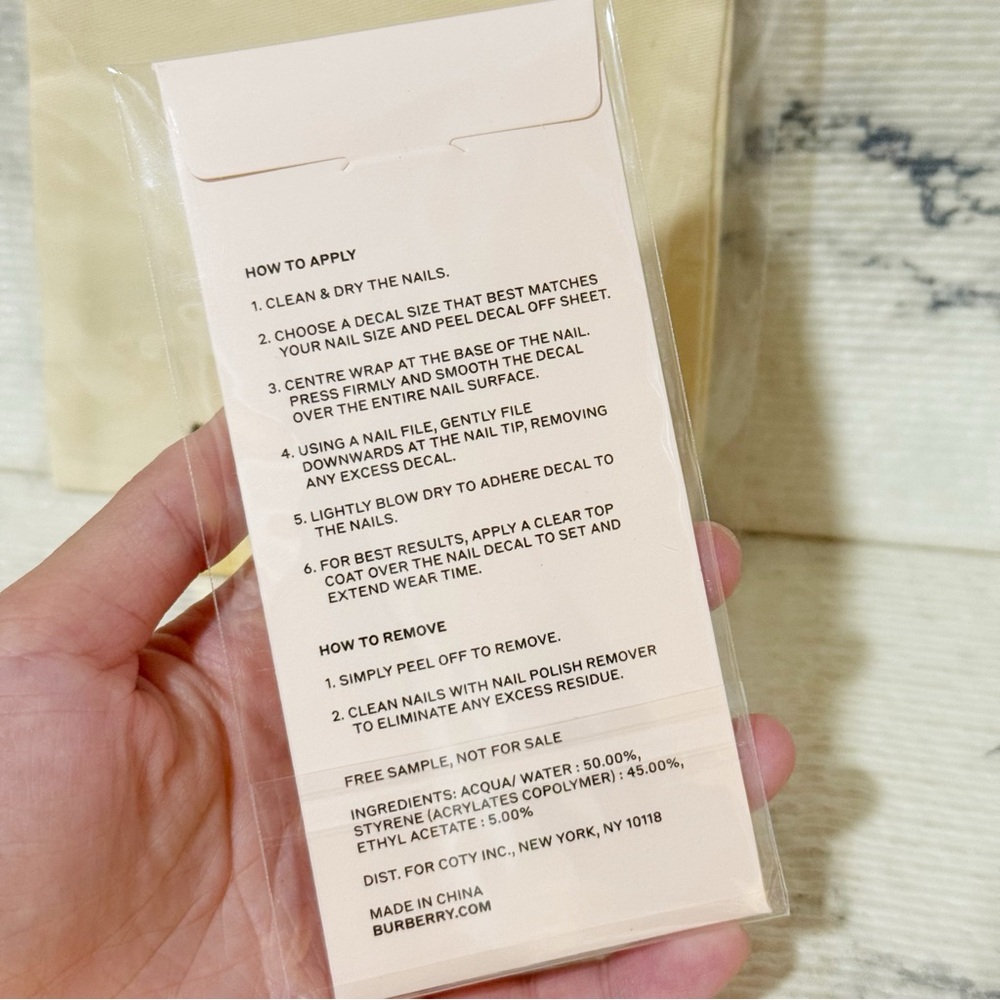 Burberry Her Pink Nail Wrap Stickers & Burberry Drawstring Canvas - Picture 4 of 12